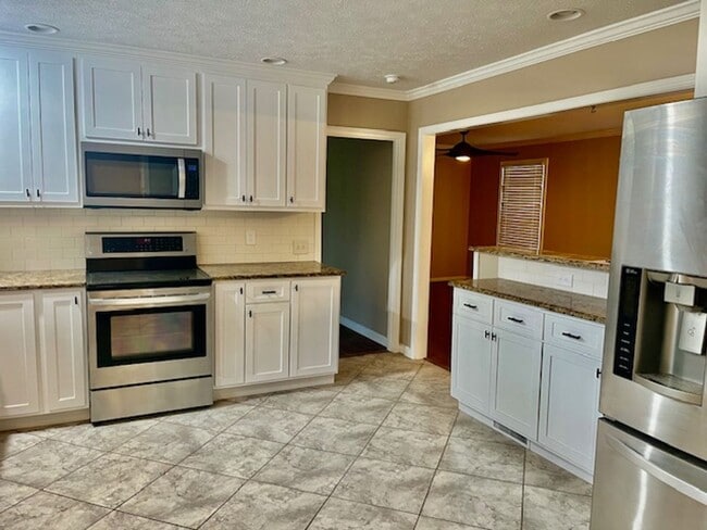 Building Photo - 32 Donley Dr NW