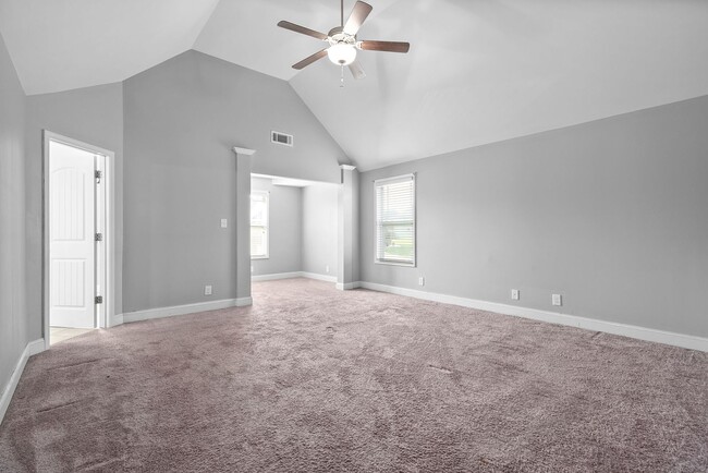 Building Photo - Pet Friendly Four Bedroom with Bonus!