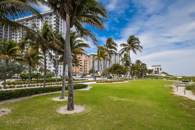 Building Photo - 405 N Ocean Blvd