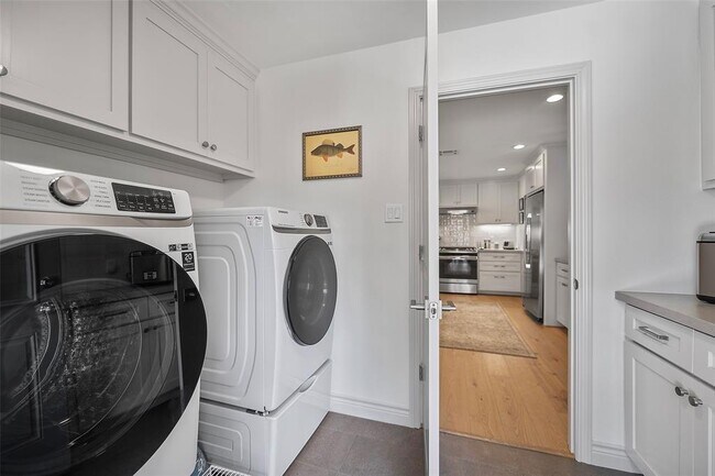 Building Photo - 1615 Maux Dr