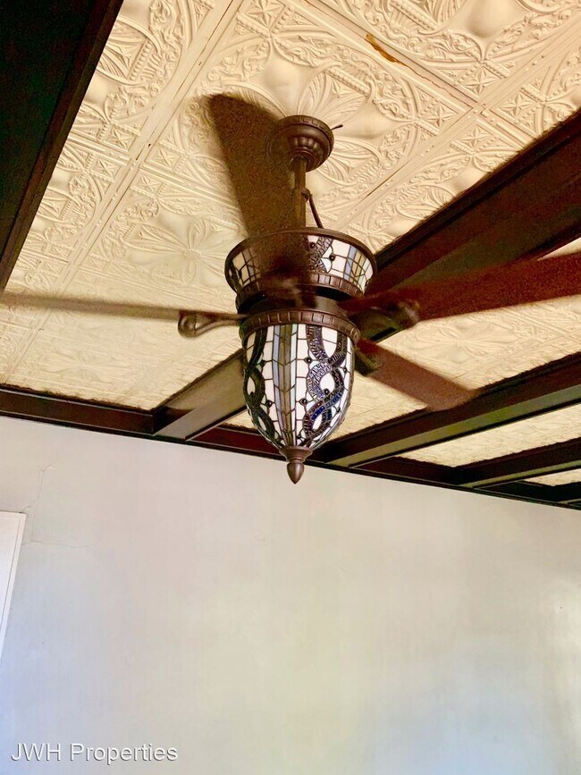 Building Photo - 4 br, 2.5 bath House - 1040 Blanchard Place