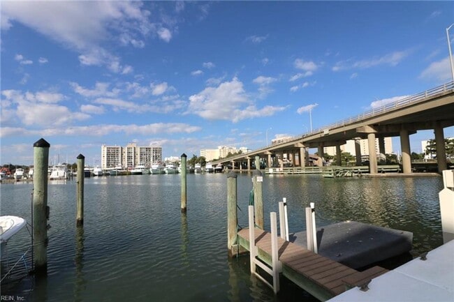Building Photo - 401 Harbour Point
