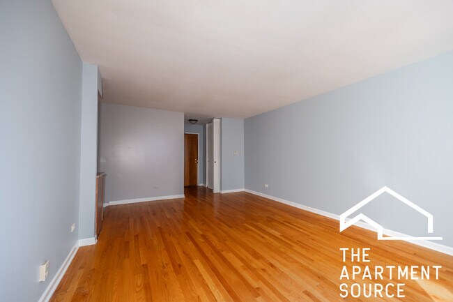 Building Photo - 5820 N Sheridan Rd