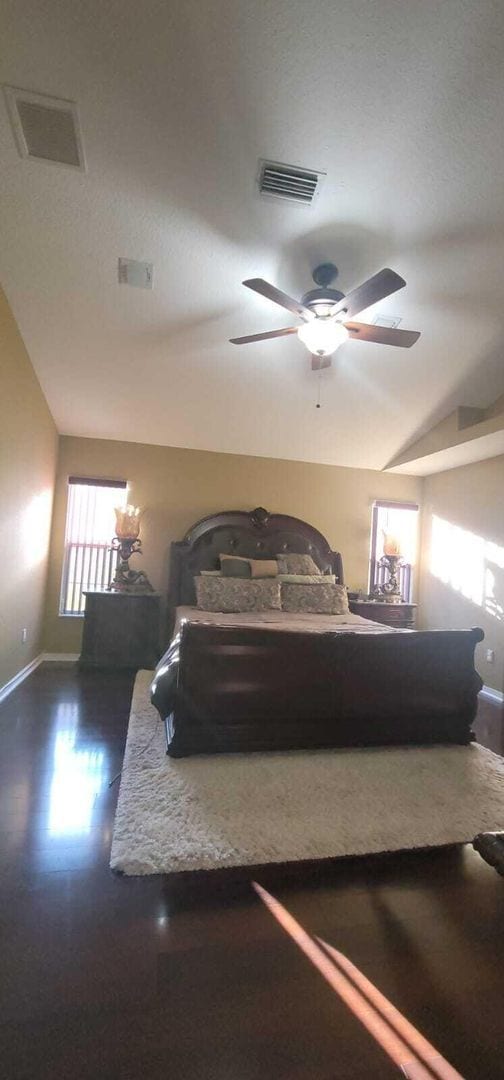 Building Photo - 211 NE 13th Ave