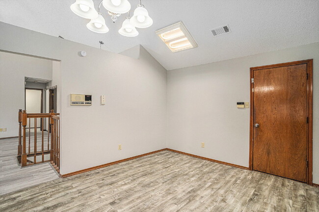 Building Photo - Section 8 Welcomed!! Spacious 5-Bed, 2.5-B...