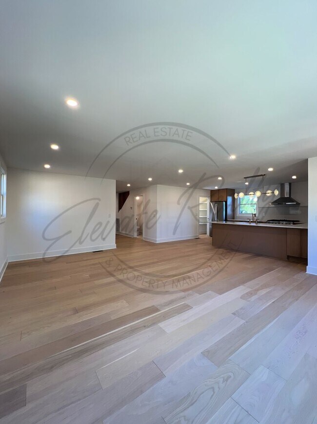 Building Photo - Modern Elegance in the Heart of Nashville ...