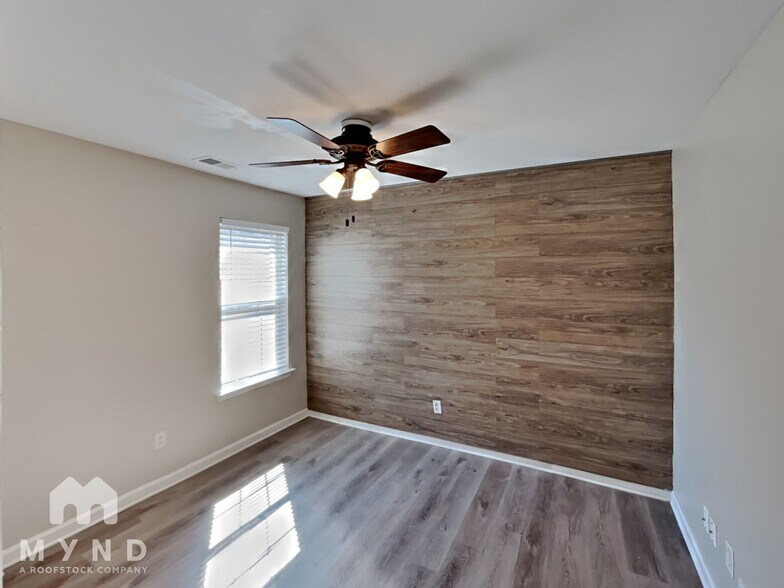 Building Photo - 5854 Lindsay Cove