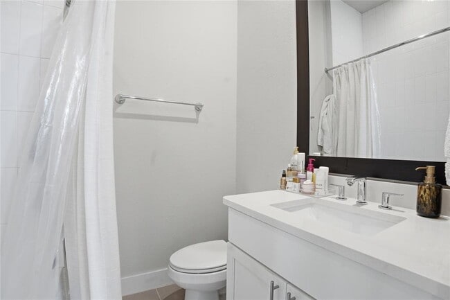 Building Photo - 1411 Town Creek Dr