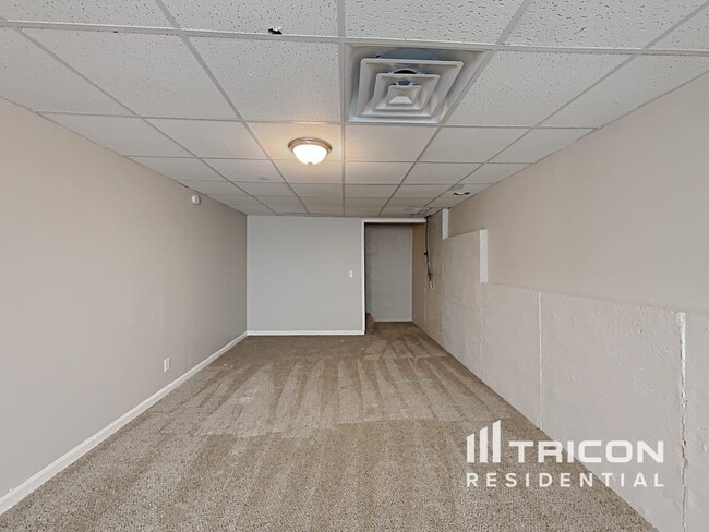 Building Photo - 321 Autumn Lake Dr