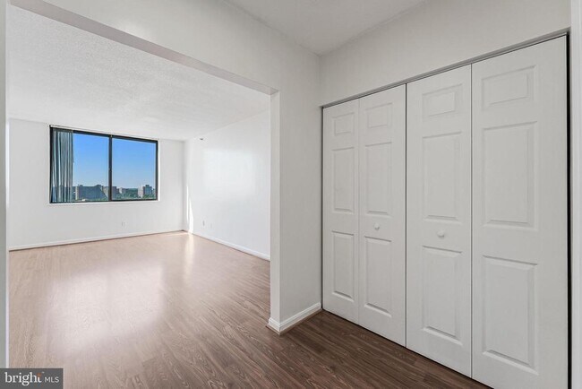 Building Photo - 3713 S George Mason Dr