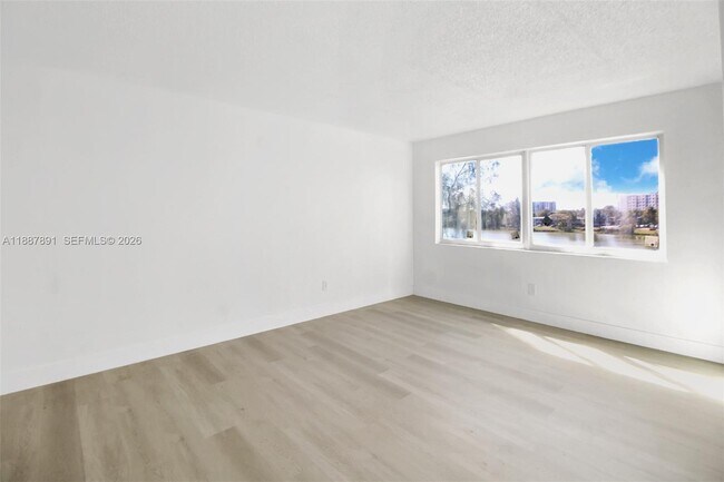 Building Photo - 14850 Naranja Lakes Blvd