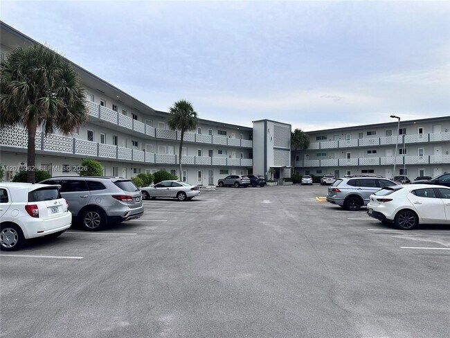 Building Photo - 13105 Ixora Ct