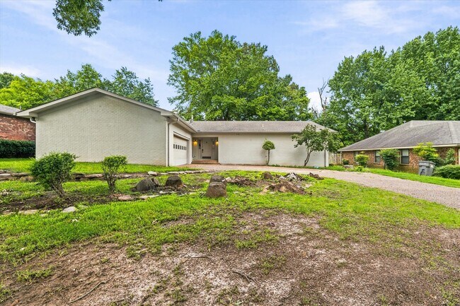 Building Photo - 4-BED, 2-BATH ALL-BRICK HOME NEAR JONESBORO COUNTRY CLUB!