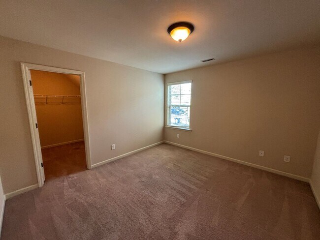 Building Photo - 1322 Ingersoll Dr