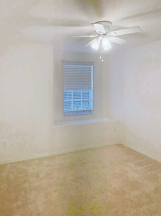 Building Photo - 12509 Lake Vista Dr