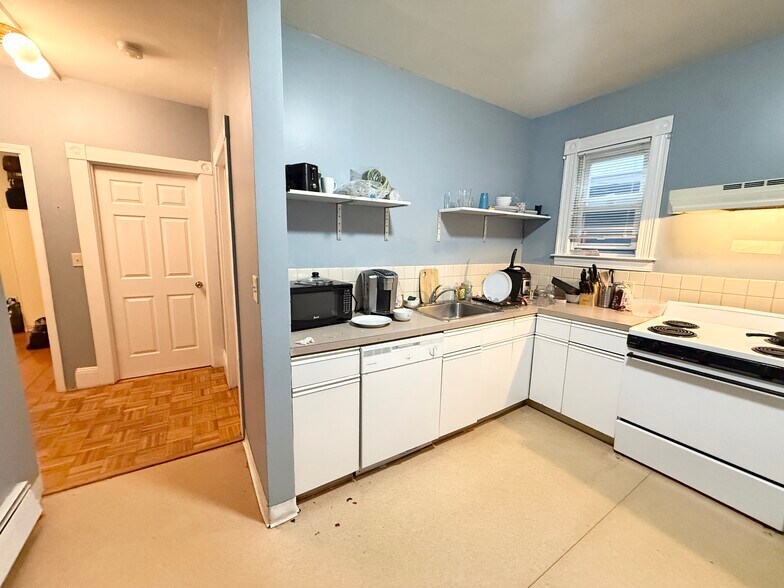 Building Photo - 99 Calumet St