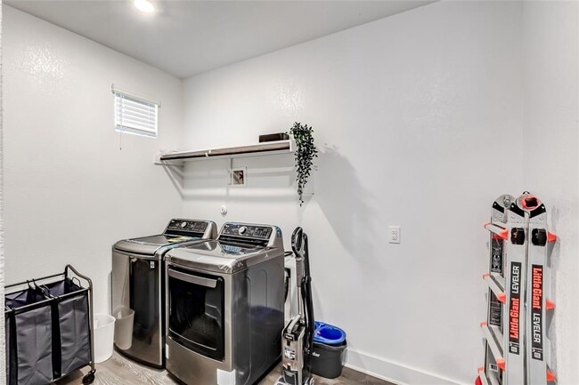 Building Photo - 3020 Sage Ranch Dr