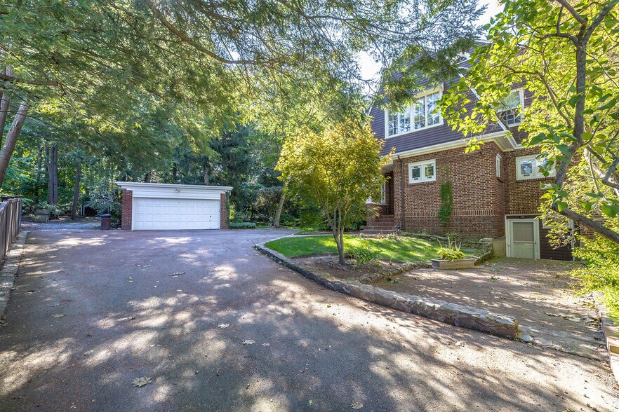 Building Photo - 30 Cheswick Rd