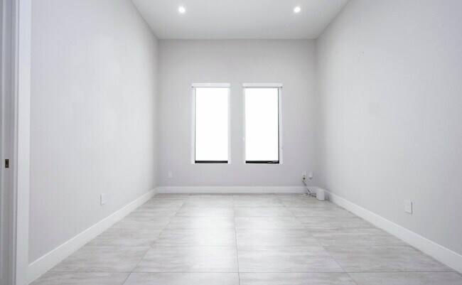 Building Photo - 5663 Brookfield Cir