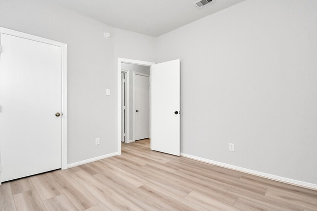 Building Photo - 24118 Wild Horses Ln