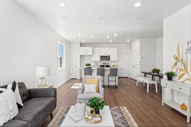 Building Photo - 182 E Arcade Dr