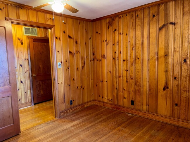 Building Photo - 3 Bedroom, 1.5 Bathroom House in Winston-Salem!