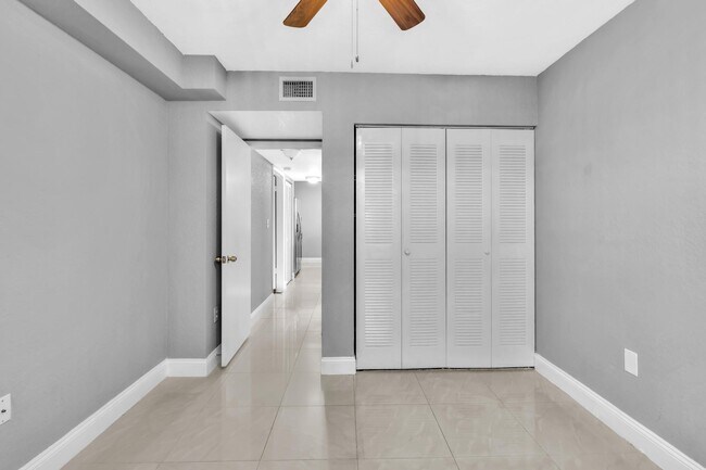 Building Photo - 2803 N Oakland Forest Dr