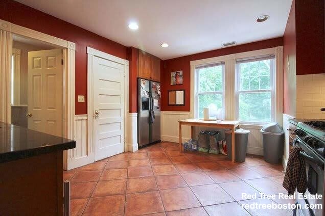 Building Photo - 24 Burton St