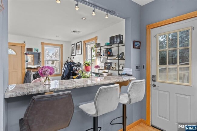 Building Photo - 274 Warren St