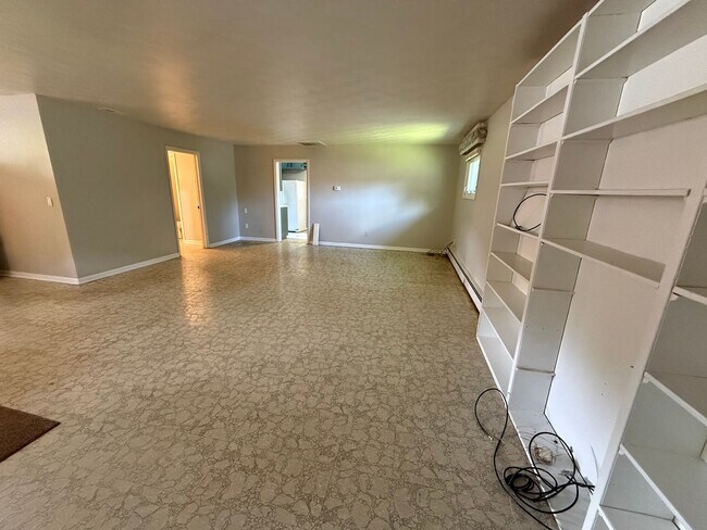Building Photo - 3BR/2BA/2CarGarage Only A Few Minutes From Everything! Ask About Our Move-In Special!