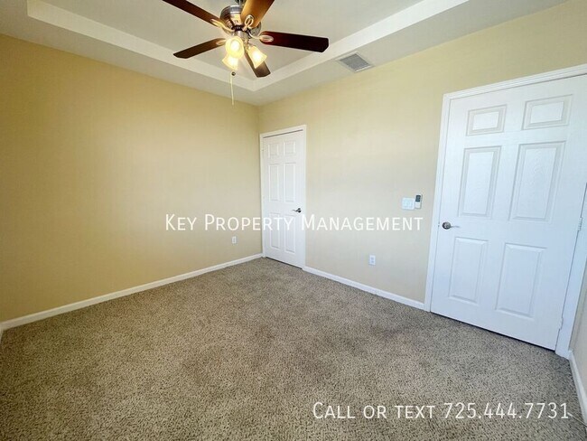 Building Photo - 2 BEDROOM HIGHLY UPGRADED PARK AVENUE CONDO!