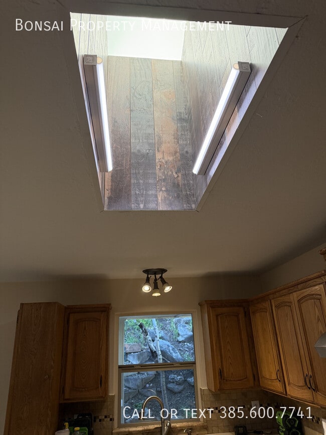 Building Photo - 1189 S 200 E