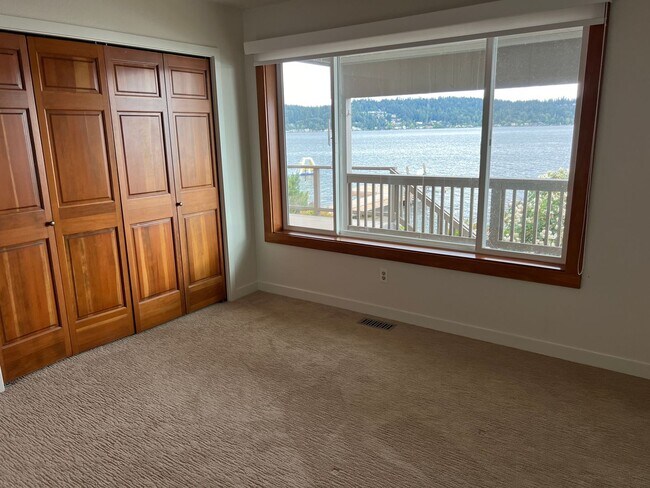 Building Photo - 1120 West Lake Sammamish Pkwy NE