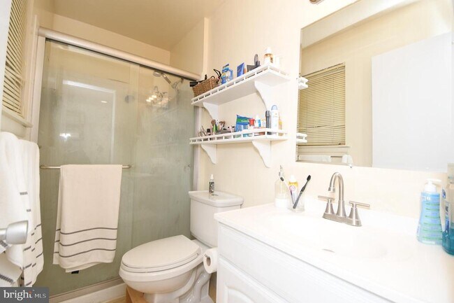 Building Photo - 7812 Briardale Terrace