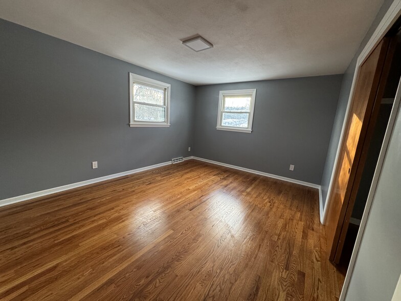 Bedroom (1st largest) - 206 Longmeadow Dr
