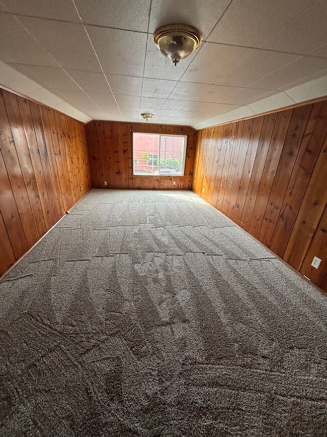 Building Photo - 3 Bedroom Home in Newberg