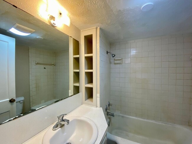 Building Photo - Welcome home!