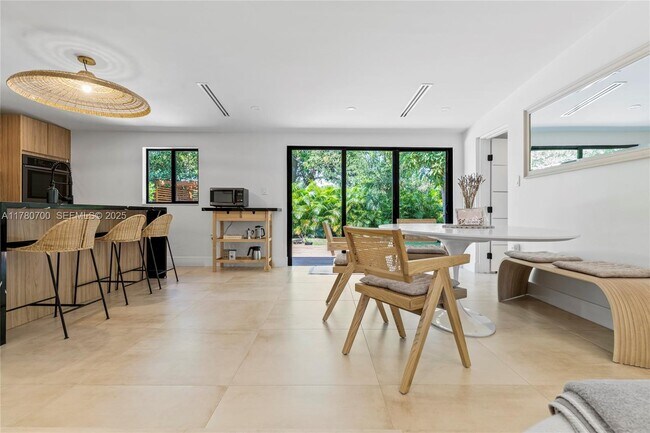 Building Photo - 281 NE 48th Terrace