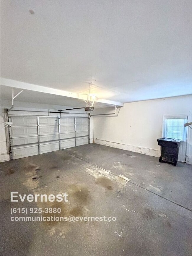 Building Photo - Spacious 4-Bedroom Home with Modern Featur...