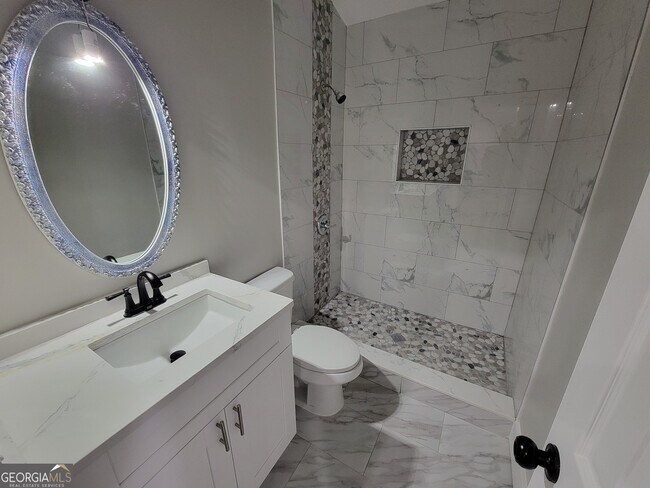 Building Photo - 768 4th St