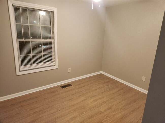 Building Photo - 6354 Shannon Pkwy