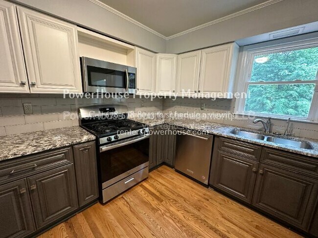 Building Photo - 790 Woodmont Dr
