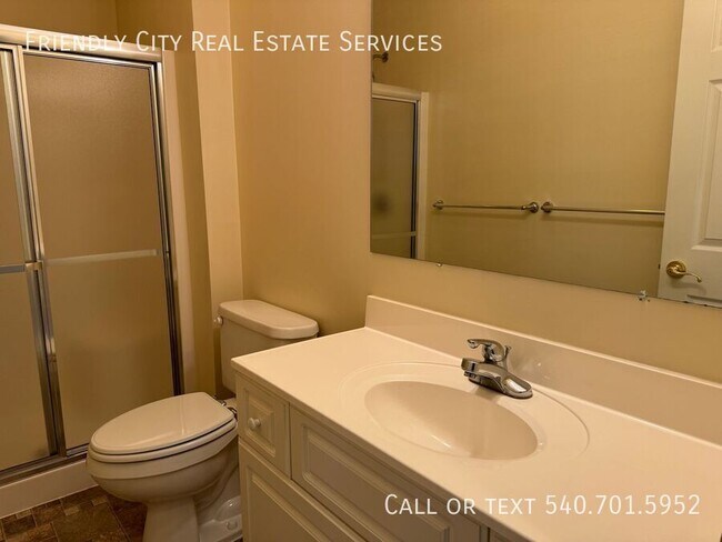 Building Photo - Beautiful Duplex at Spring Oaks