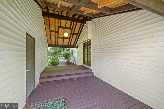 Building Photo - 225 Penny Ln