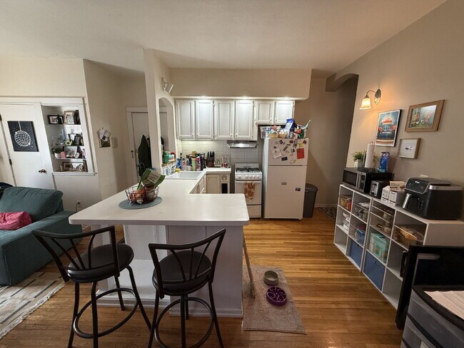 Building Photo - Charming 1BR in Historic Douglas Apartments– Walk to Lake of the Isles!