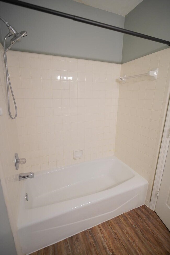 Building Photo - 3027 Oak Hammock Ln