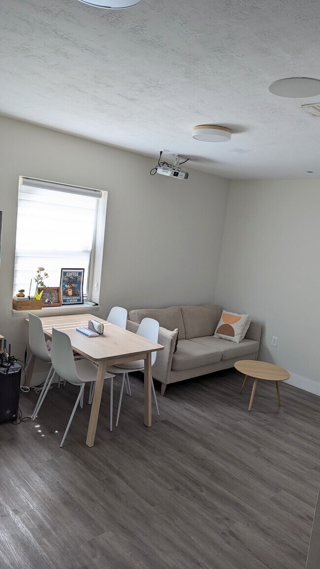 Building Photo - 3334 SW 24th Ter