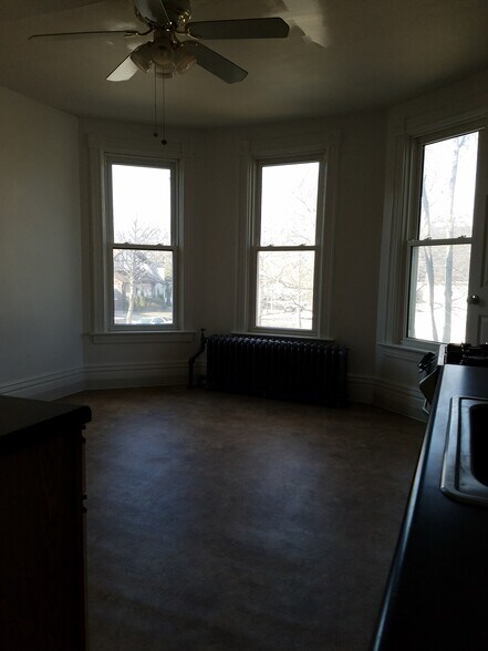 upstairs kitchen/living area - 556 Rose Ave E