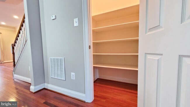 Building Photo - 631 Hurdle Mill Pl