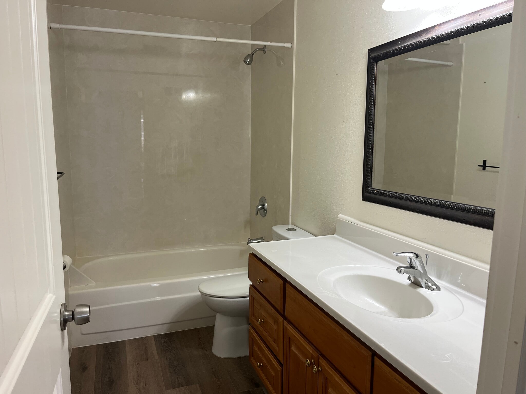 Bathroom - 1948 Harris St